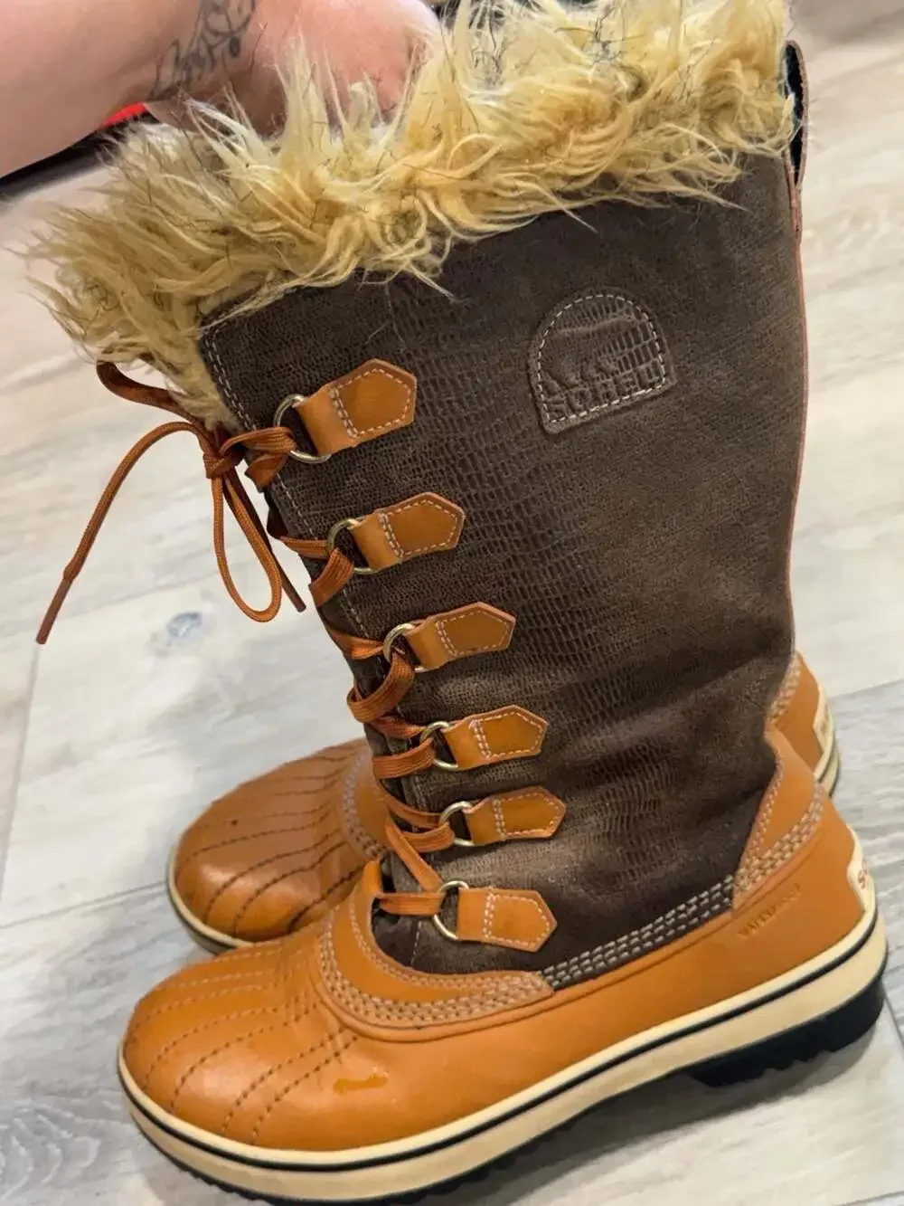 Sorel Women’s Size 8.5 Tall Winter Boots Brown Leather Faux Fur Lace Up Cozy
